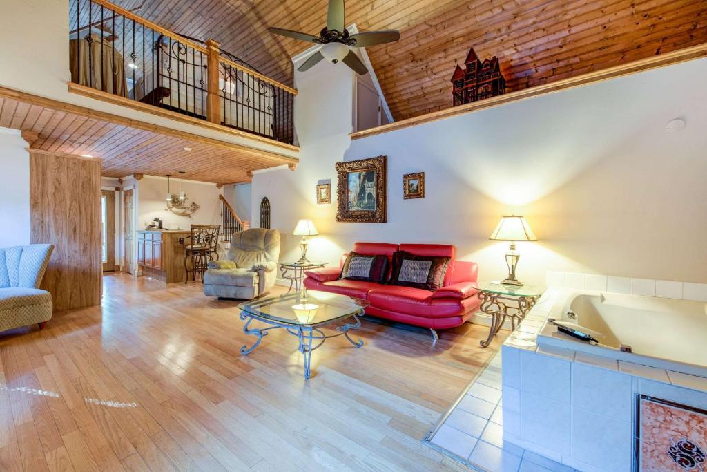 Гостиная зона в Quality Inn Creekside - Downtown Gatlinburg