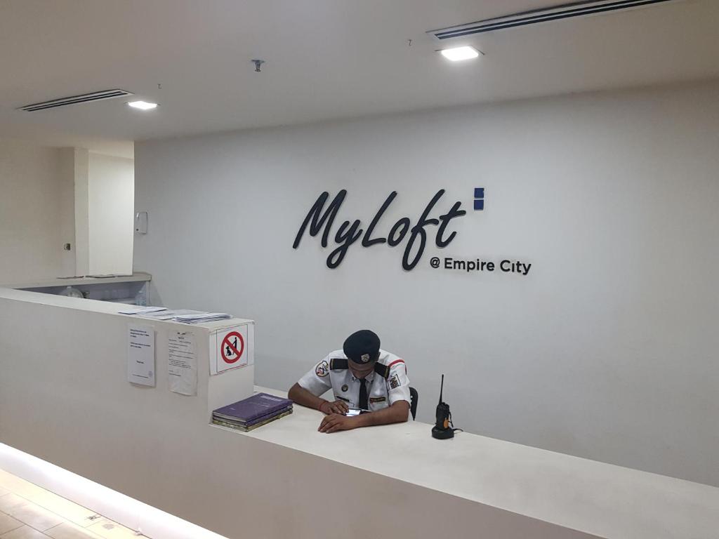 Spacious & Comfy Loft @ EMPIRE CITY DAMANSARA PERDANA - Housity