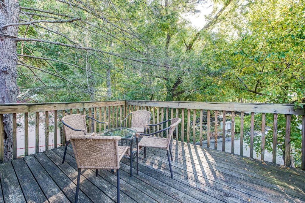 Балкон или терраса в Quality Inn Creekside - Downtown Gatlinburg