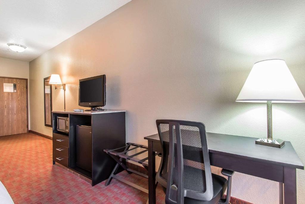 Quality Inn & Suites - Queen Room Met Twee Queensize Bedden - Niet -roken