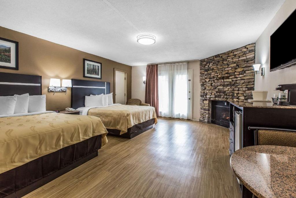 Кровать или кровати в номере Quality Inn & Suites