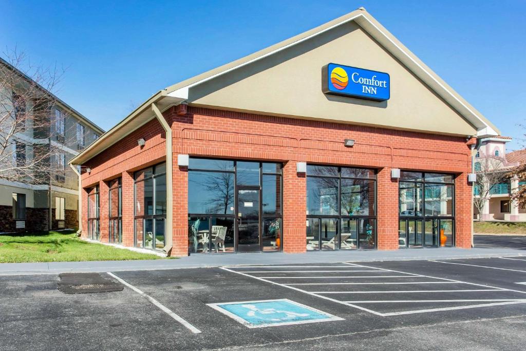 a building with a sign on the front of it at Comfort Inn Franklin Highway 96 in Franklin