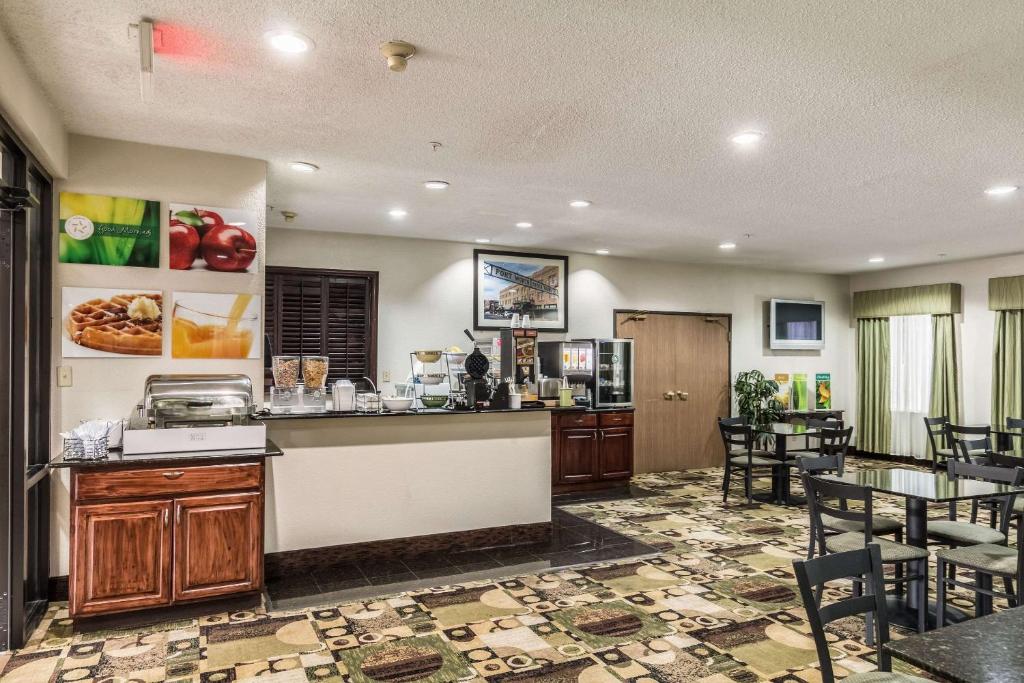 Quality Suites Burleson - Ft Worth photo