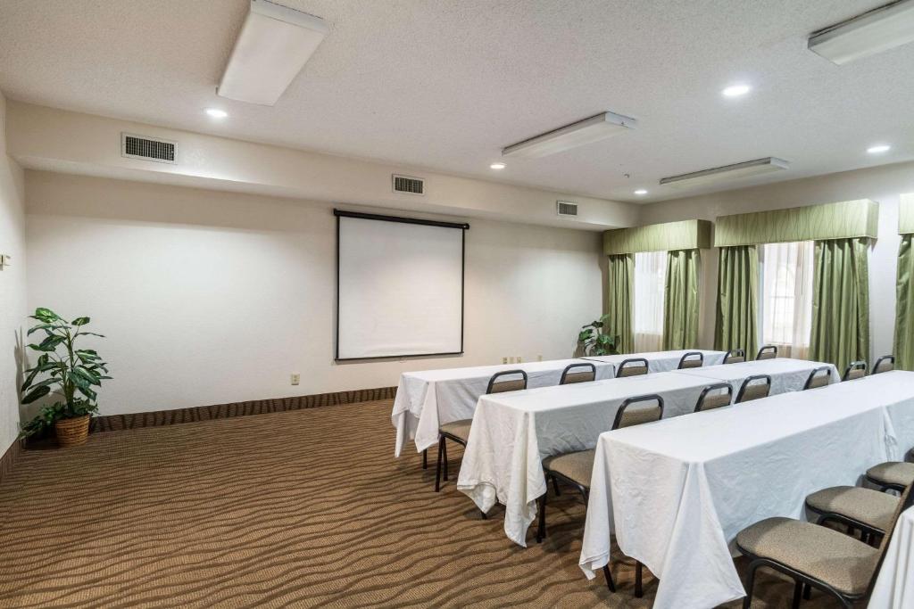 Quality Suites Burleson - Ft Worth photo