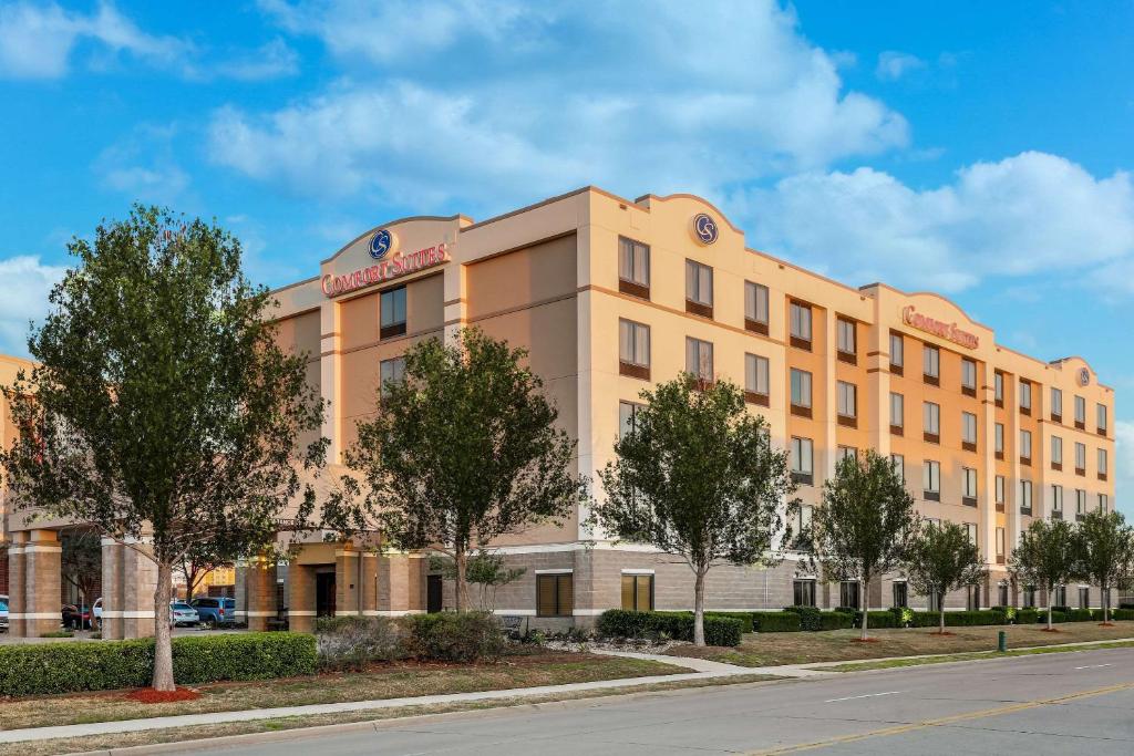 an image of a building with trees in front at Comfort Suites DFW N-Grapevine in Grapevine