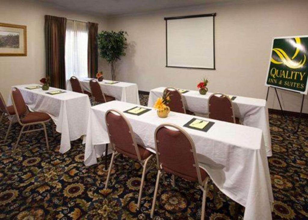 Quality Inn & Suites Near University photo