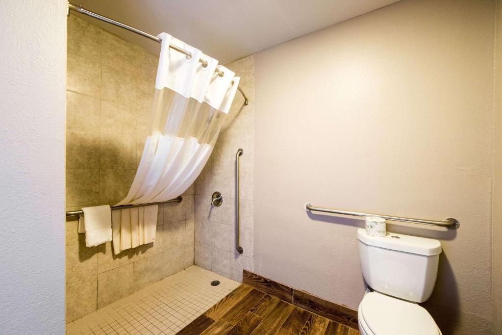 Quality Inn University near Downtown photo
