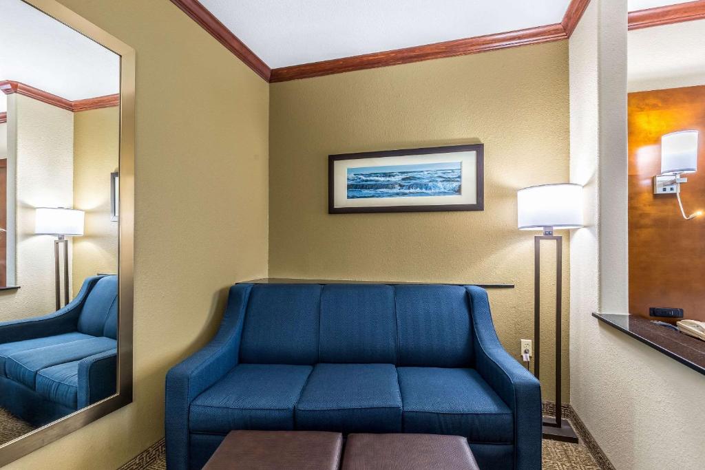Comfort Suites Galveston Cruise Port Area - Beachside photo