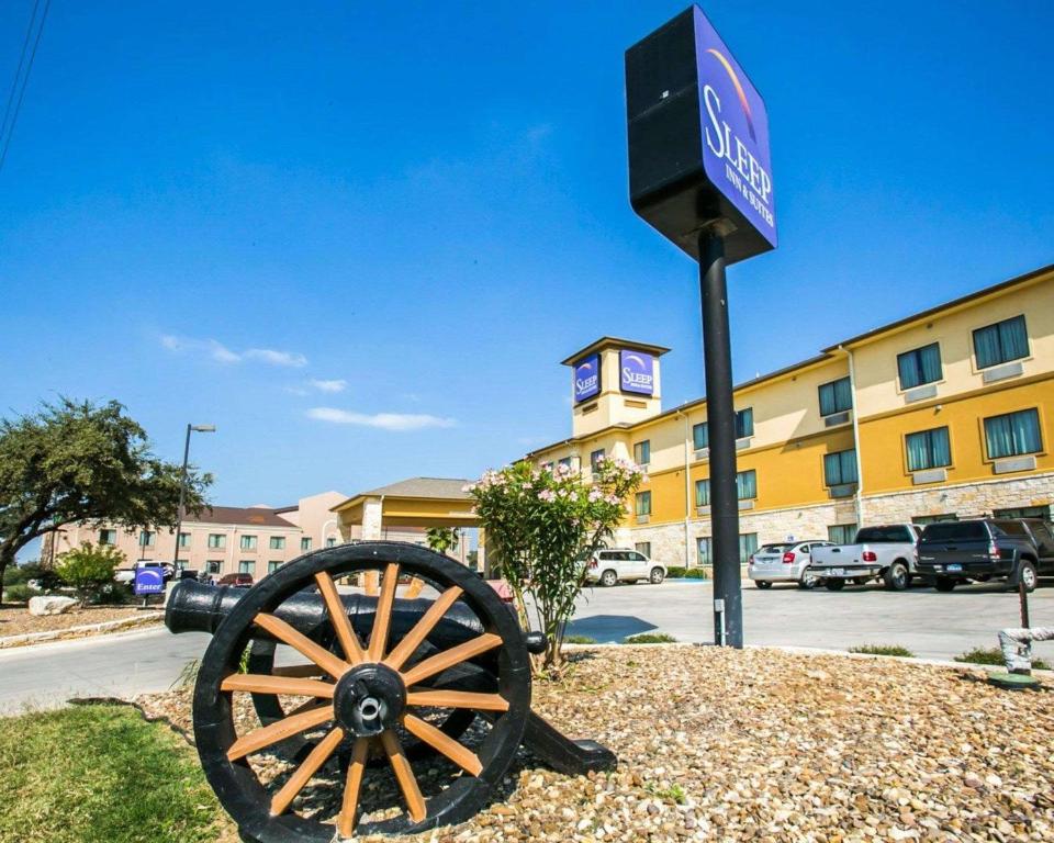 Sleep Inn and Suites Gonzales