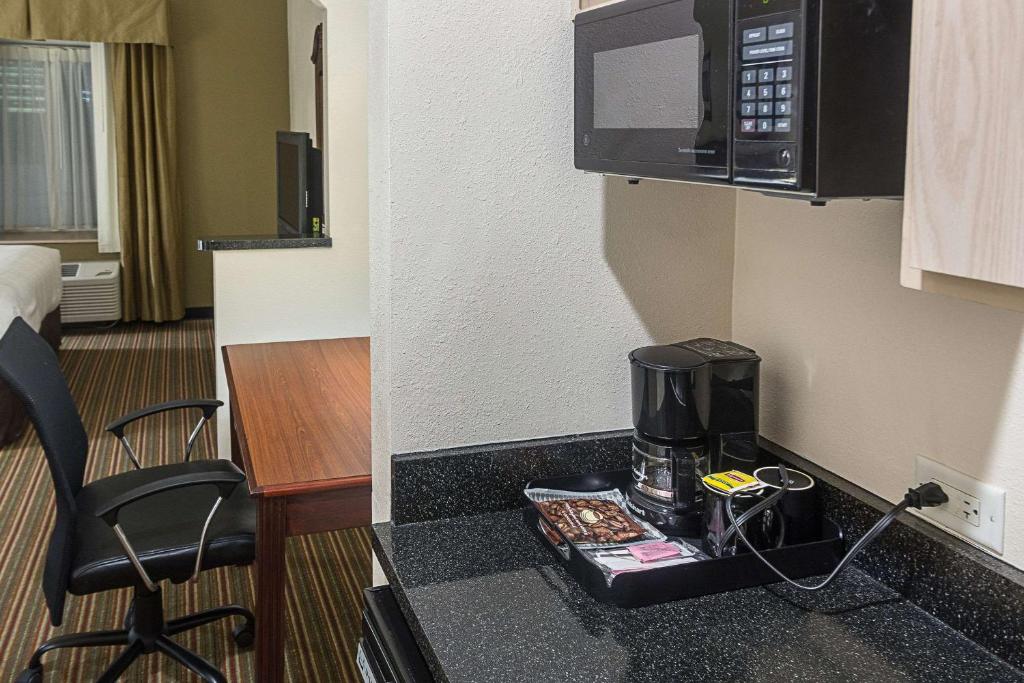 Quality Inn & Suites West Chase - Camera King Standard - Non Fumatori