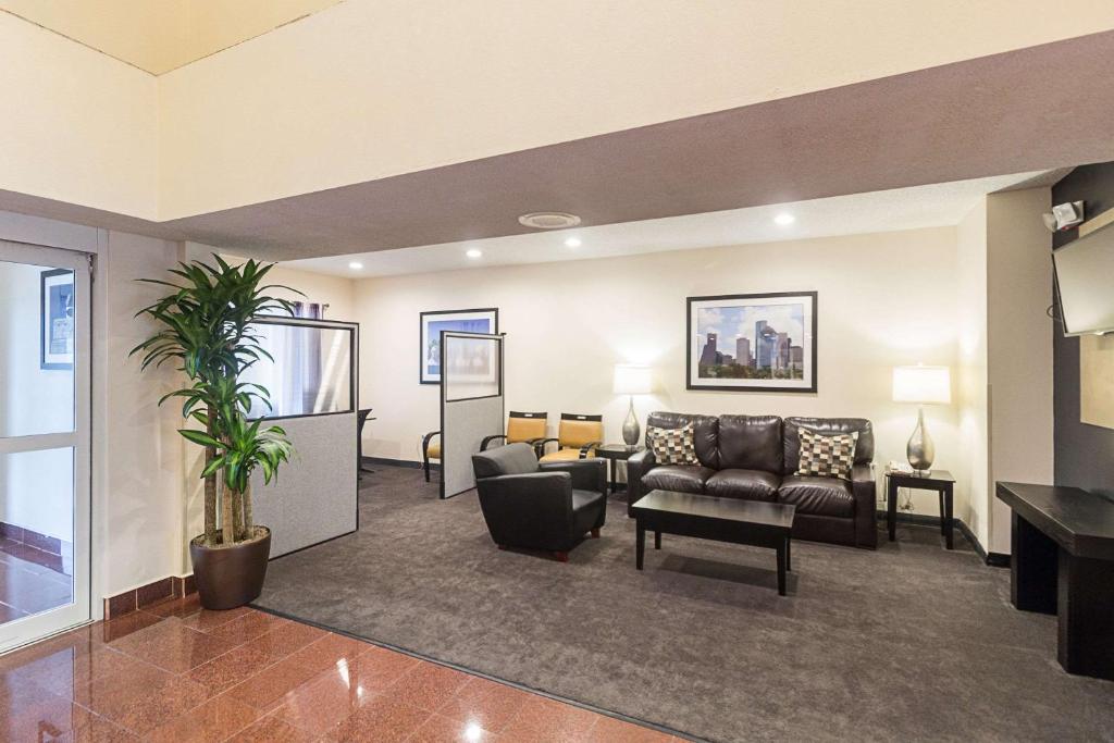 a living room with a couch and a table at Quality Inn & Suites West Chase in Houston