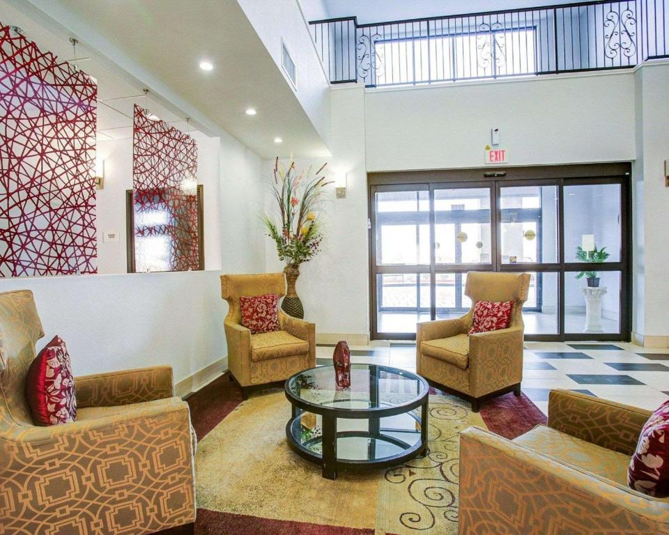 Quality Inn & Suites Bryan-College Station photo