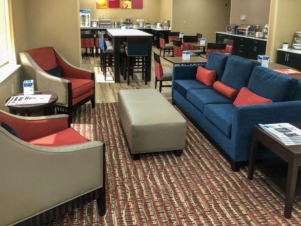 a waiting room with a blue couch and chairs at Comfort Inn Wichita Falls Near University in Wichita Falls