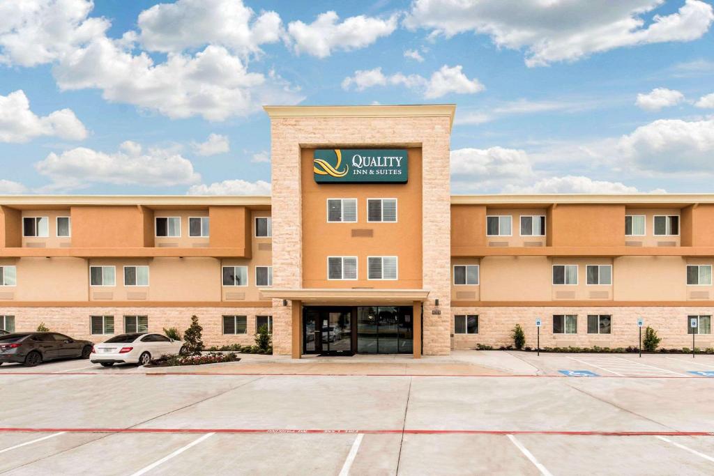 a front view of a hotel with a parking lot at Quality Inn & Suites Plano in Plano