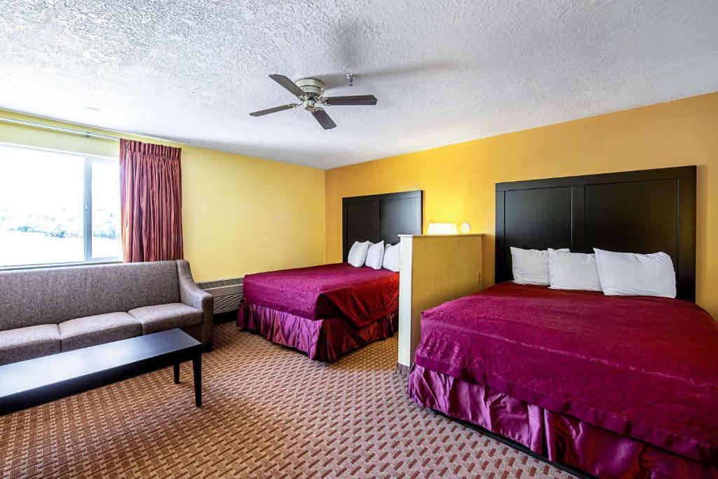 Rodeway Inn & Suites - Suite Queen Avec Deux Lits Queen - Non Fumeurs