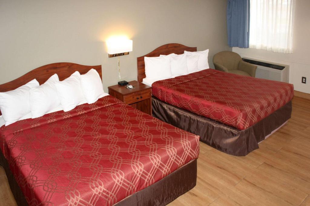 Econo Lodge Salina Scenic Route 89 & I-70 - Queen Room With Two Queen Beds - Pet Friendly