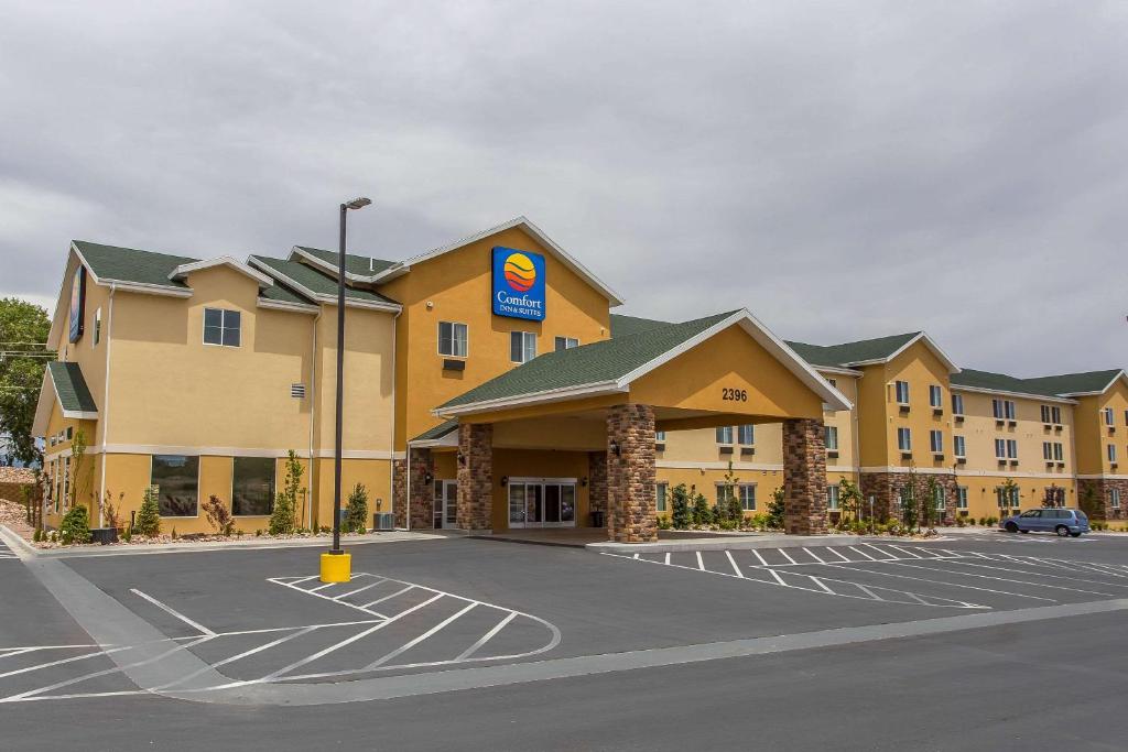 a hotel with a parking lot in front of it at Comfort Inn & Suites Vernal - National Monument Area in Vernal