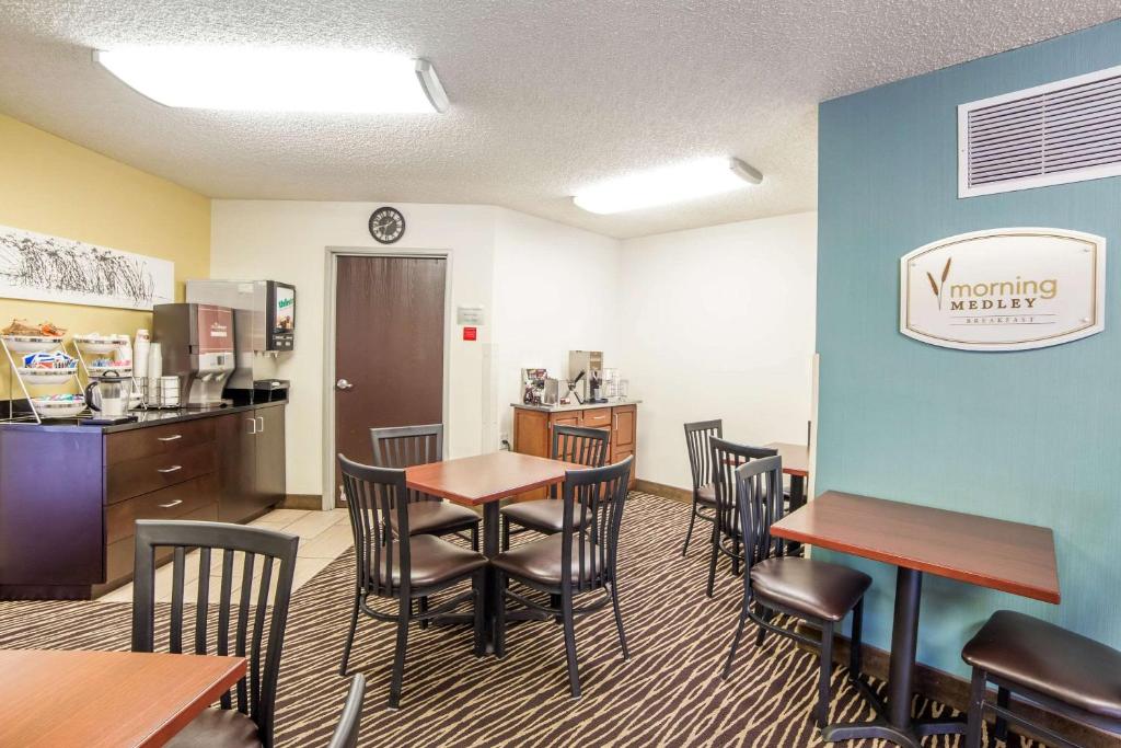 Kuchyň nebo kuchyňský kout v ubytování Sleep Inn Provo near University