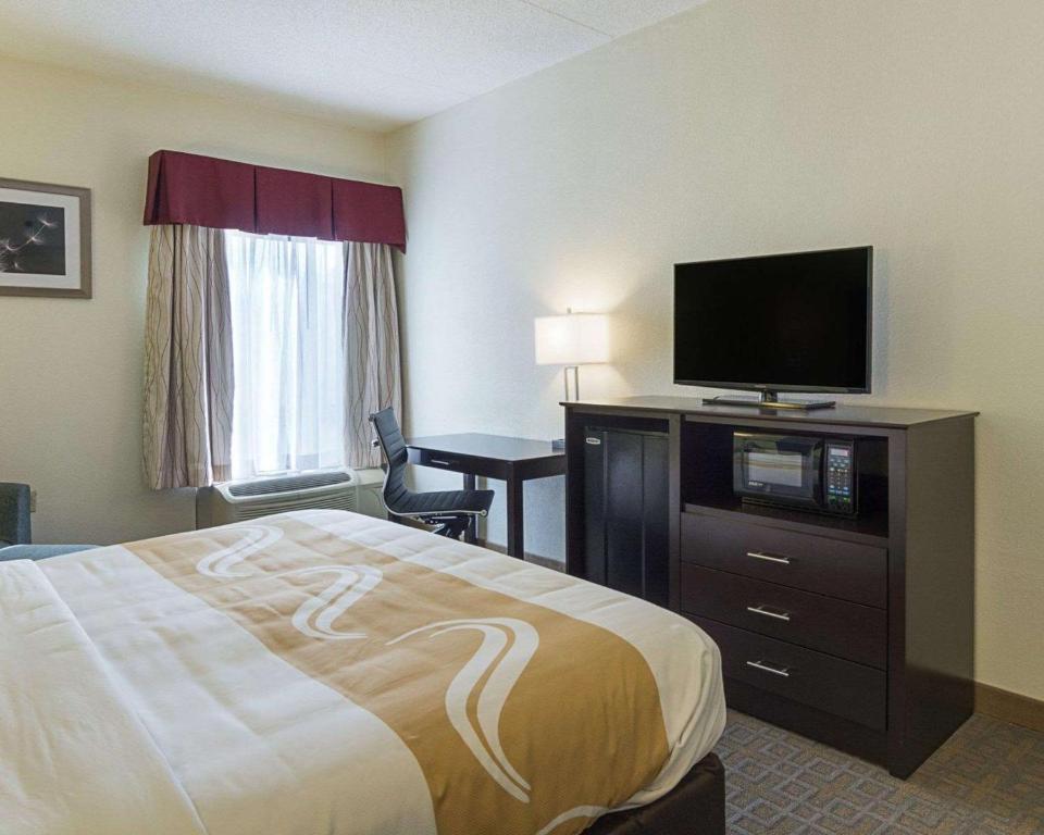 Quality Inn Richmond Airport - King Room - Non-Smoking