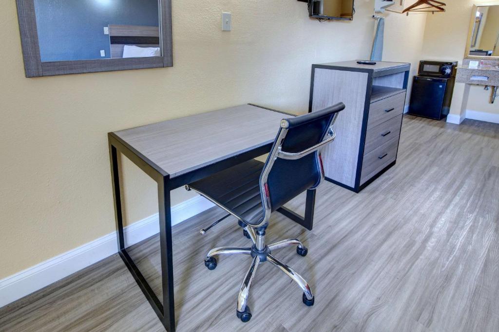 Econo Lodge at Military Circle - Habitación Doble Con Dos Camas Dobles - Fumar