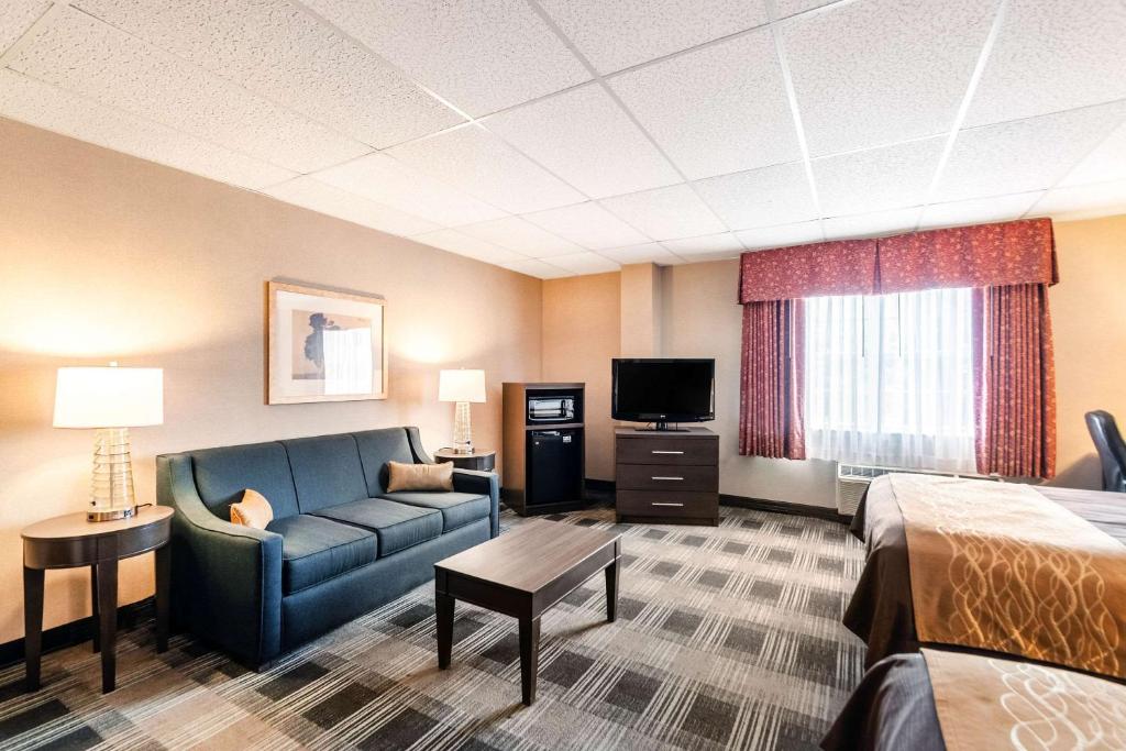 TV a/nebo společenská místnost v ubytování Comfort Inn Ballston