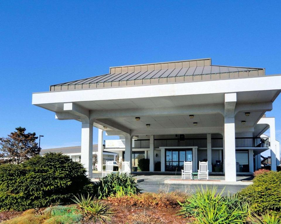 a white pavilion with chairs in front of a building at Quality Inn Christiansburg - Blacksburg in Christiansburg