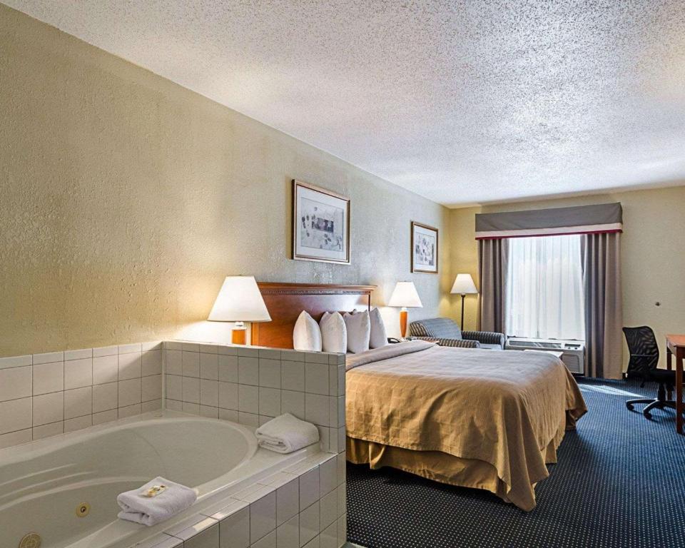Quality Inn Troutville - Roanoke North photo