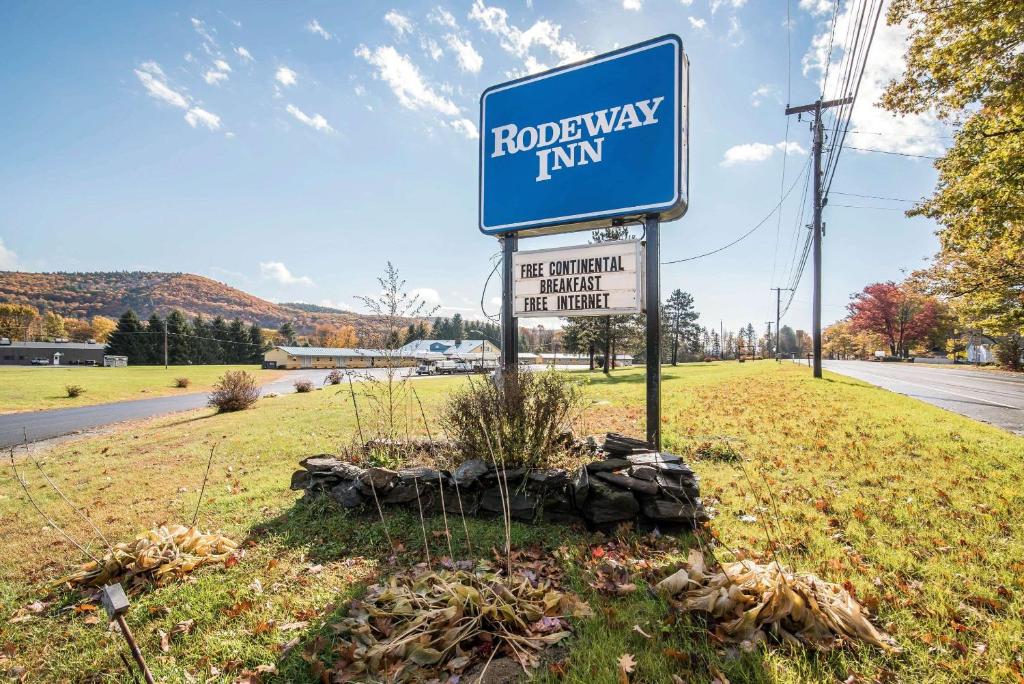 a blue roadwalk inn sign on the side of a road at Rodeway Inn in Bellows Falls