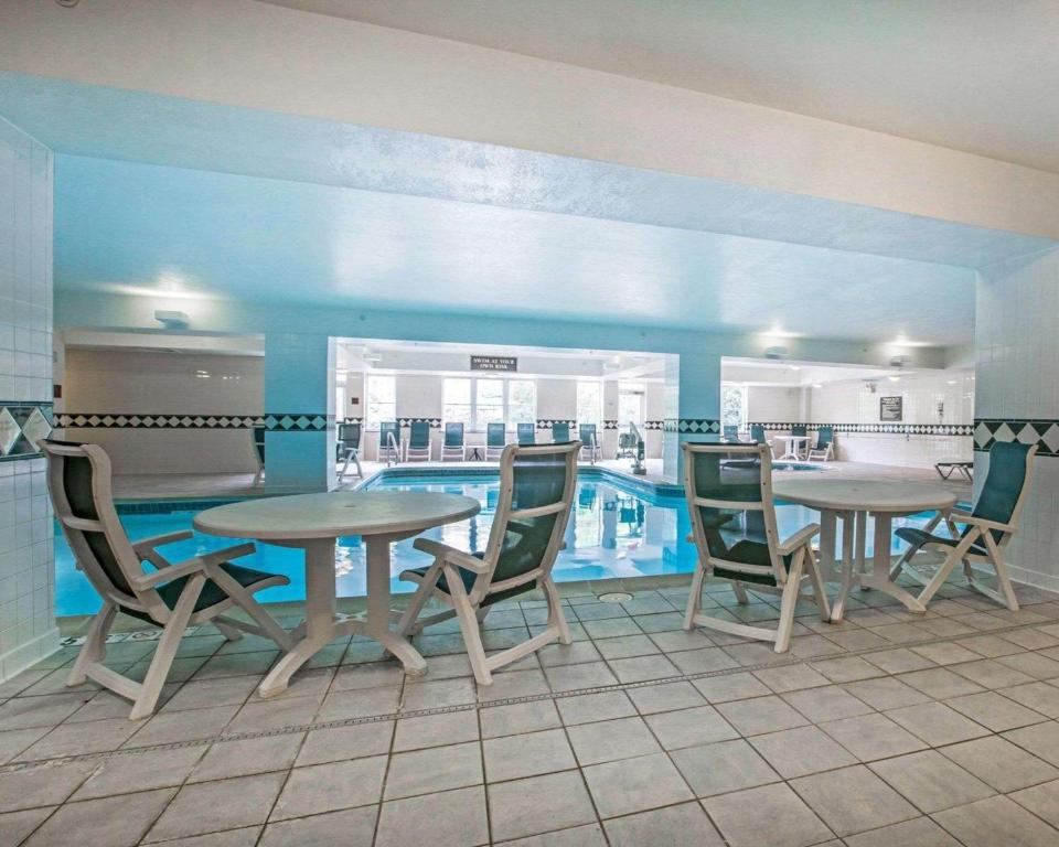 Comfort Inn & Suites Near Burke Mountain photo