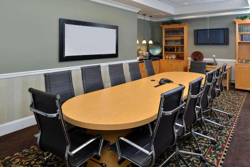 TV a/nebo společenská místnost v ubytování Comfort Suites Airport Tukwila Seattle