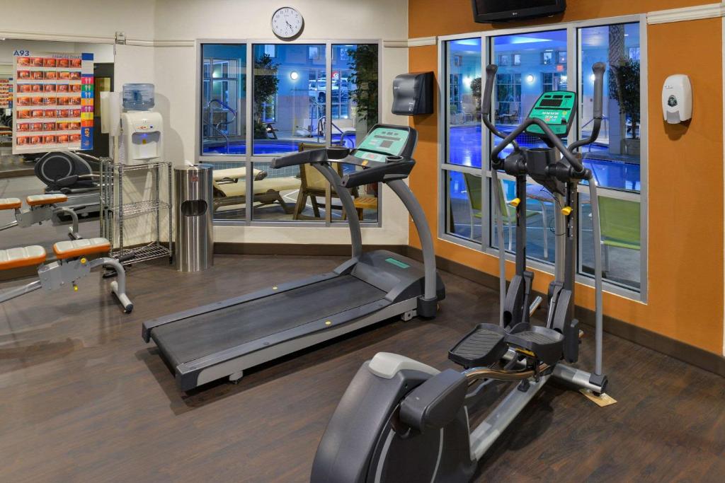 Fitness centrum a/nebo fitness zařízení v ubytování Comfort Suites Airport Tukwila Seattle