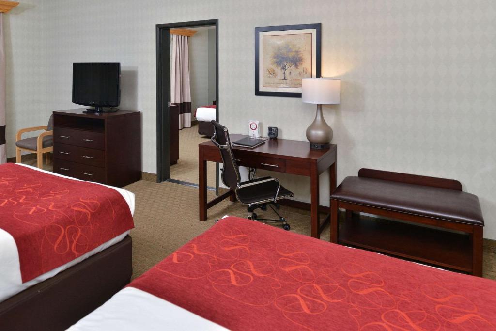 Postel nebo postele na pokoji v ubytování Comfort Suites Airport Tukwila Seattle