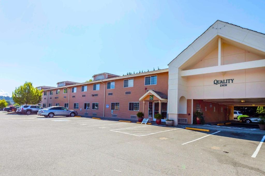 a front view of a hotel with a parking lot at Quality Inn Arlington in Arlington