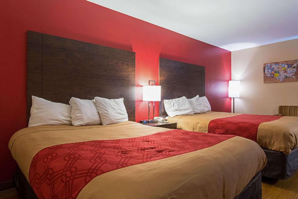 Postel nebo postele na pokoji v ubytování Econo Lodge