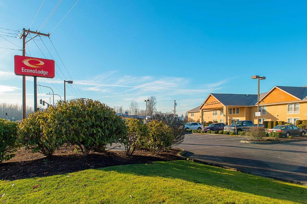 a sign for a restaurant on a street with houses at Econo Lodge in Buckley