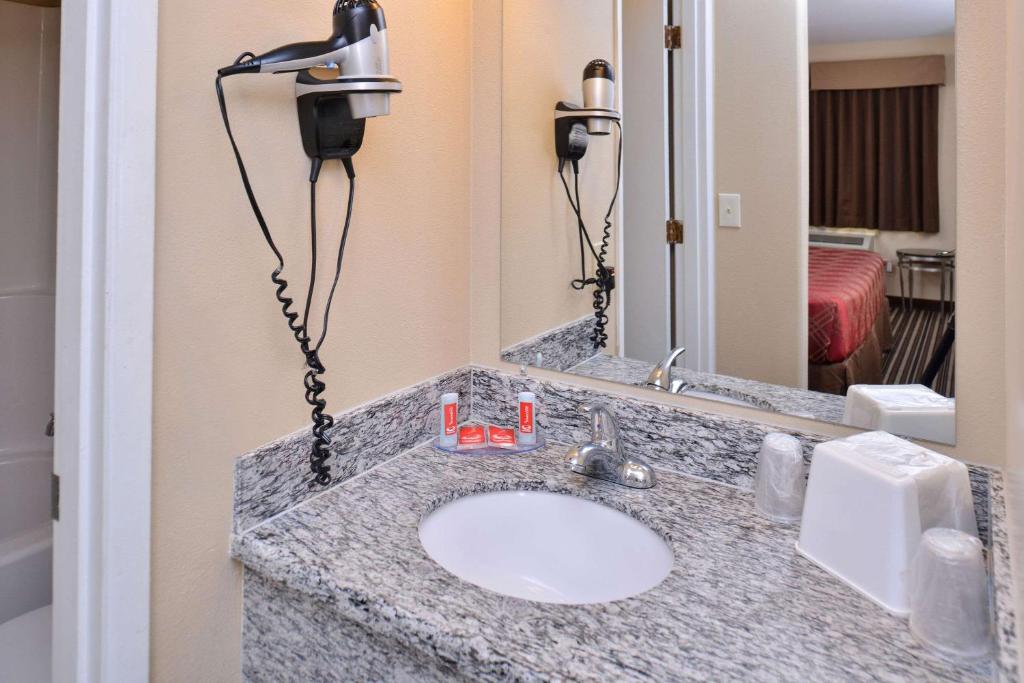 Koupelna v ubytování Econo Lodge