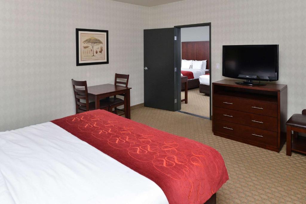 TV a/nebo společenská místnost v ubytování Comfort Suites Airport Tukwila Seattle