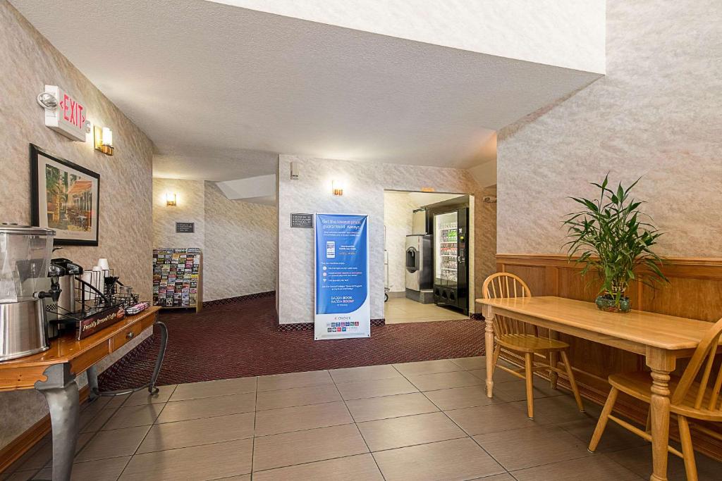 Kuchyň nebo kuchyňský kout v ubytování Econo Lodge