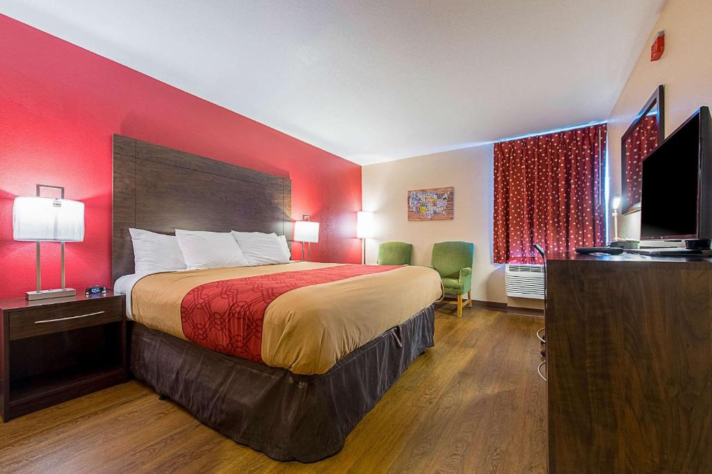 Postel nebo postele na pokoji v ubytování Econo Lodge