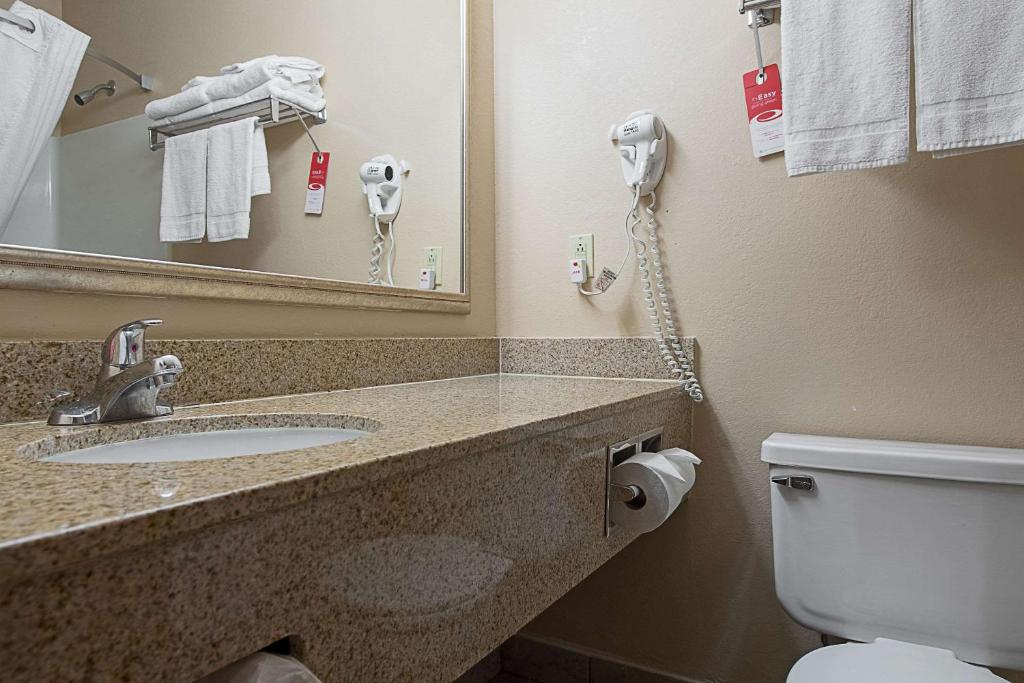 Koupelna v ubytování Econo Lodge