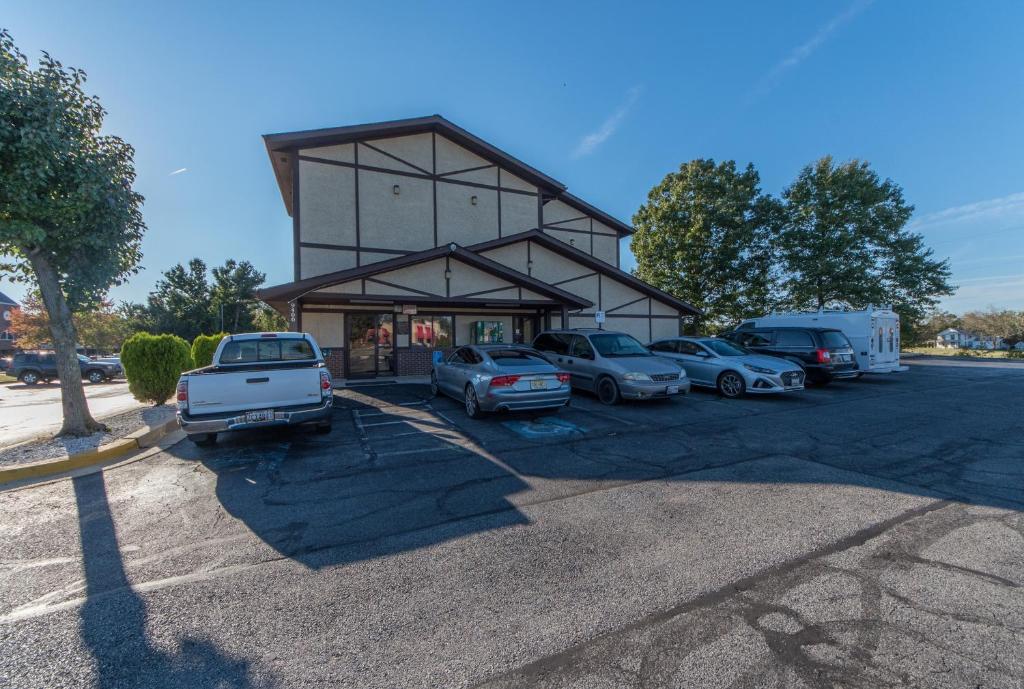 a building with cars parked in a parking lot at Patuxent Inn in La Plata