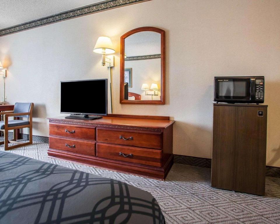 Rodeway Inn & Suites Milwaukee Airport - Habitación Queen Con Dos Camas Queen - No Fumadores