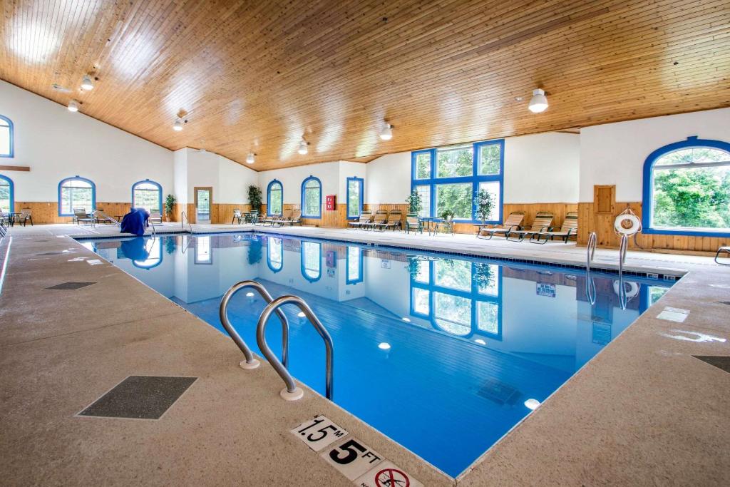 Comfort Suites Wisconsin Dells Area, Portage (updated prices 2025)