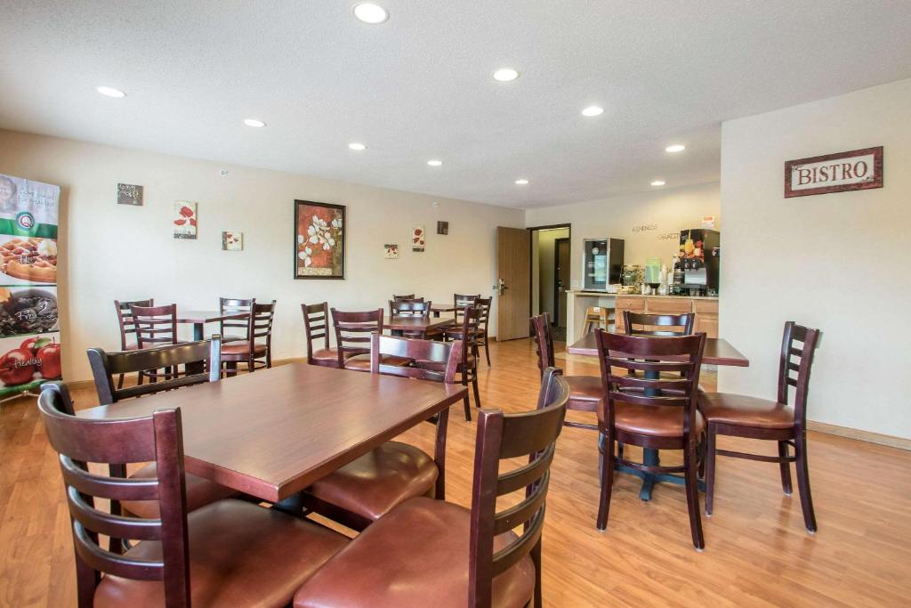 Quality Inn & Suites Sun Prairie Madison East photo