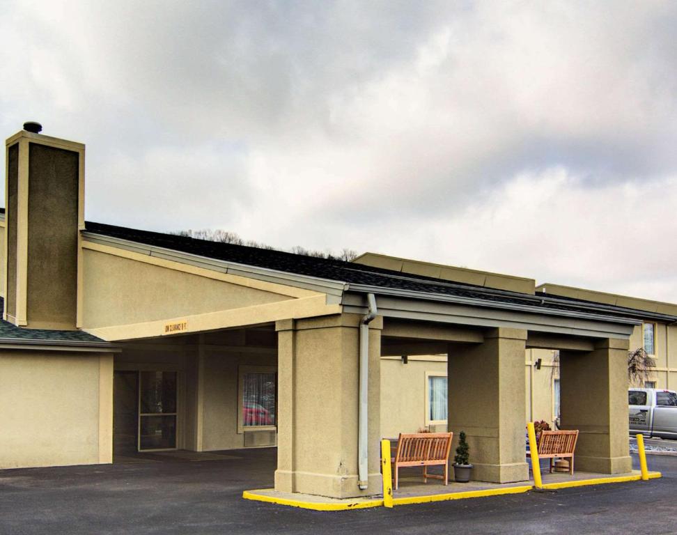 a building with two chairs sitting in a parking lot at Quality Inn in Princeton