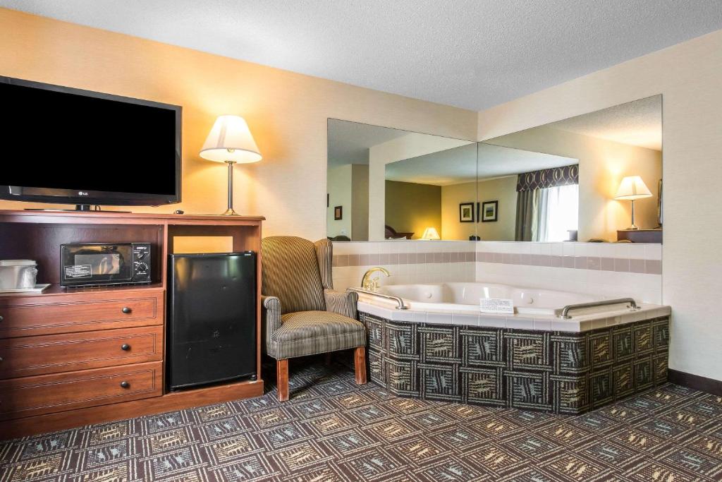 Comfort Inn Weirton - Steubenville photo