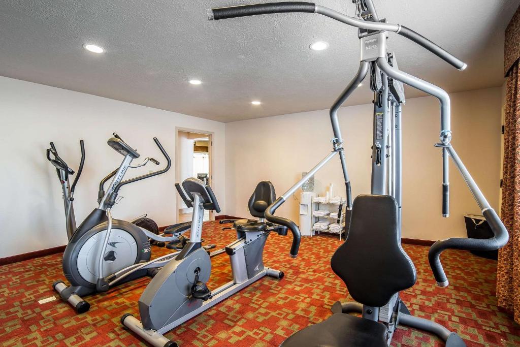 Fitness centrum a/nebo fitness zařízení v ubytování Quality Inn Evanston near Wyoming Downs
