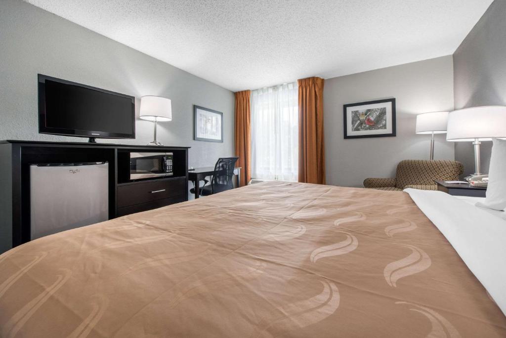 Quality Inn & Suites Brownsburg - Indianapolis West - Chambre Lit King-Size De Luxe - Non-Fumeurs