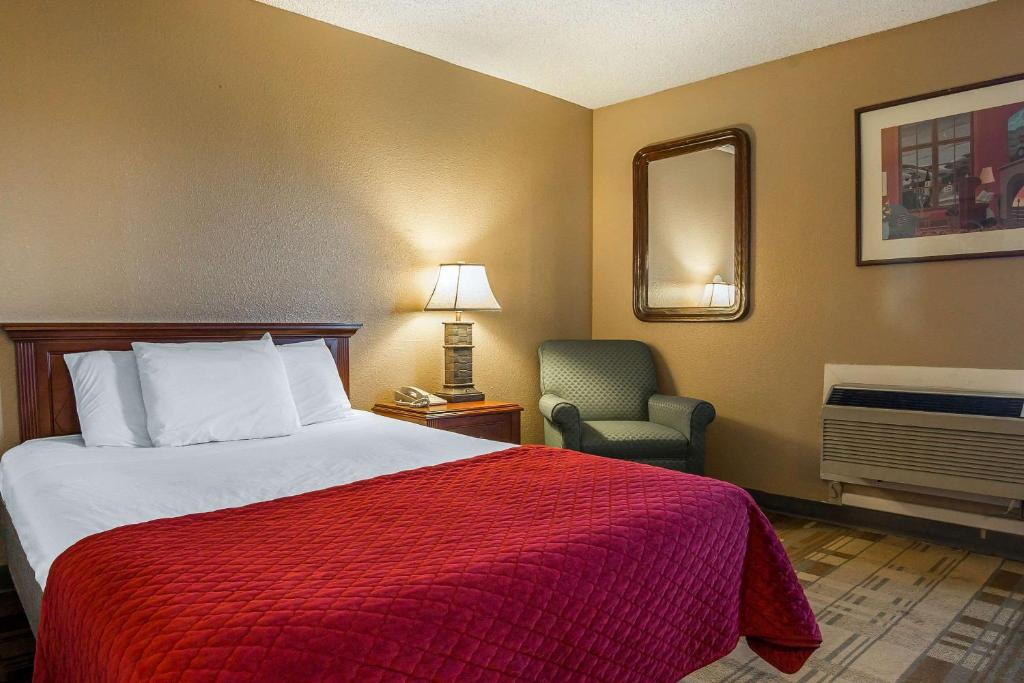 Rodeway Inn Cheyenne I-80 East - Queen Room - No Fumar