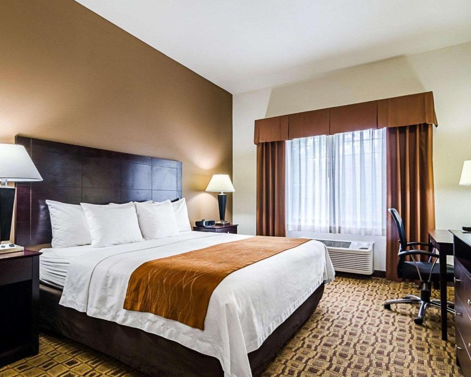 Comfort Inn & Suites Lawrence - University Area photo